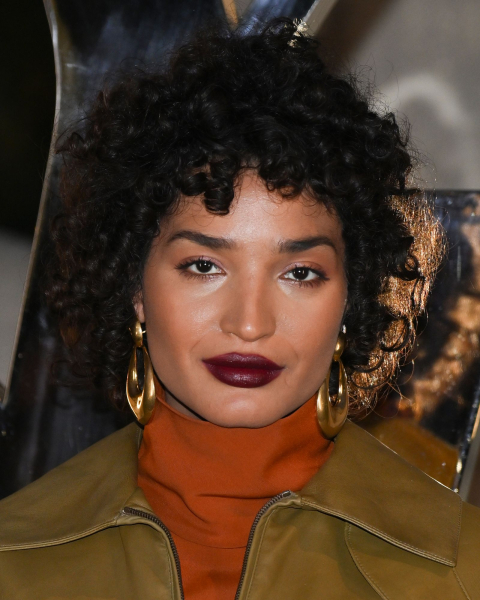 Indya Moore with gothic lips on the red carpet