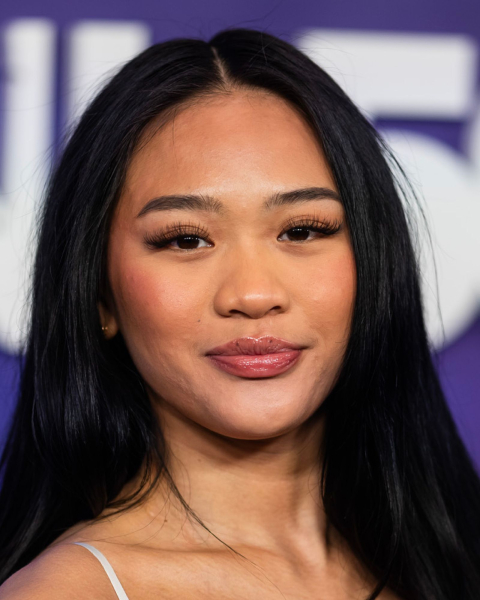 Suni Lee with toasty makeup on the red carpet