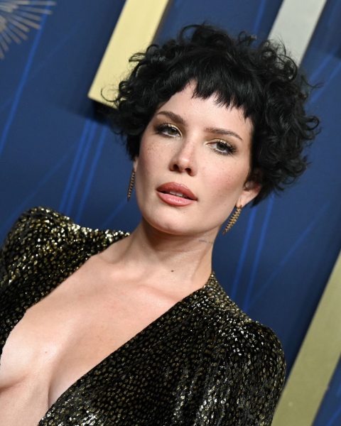 Halsey with tinsel lids on the red carpet