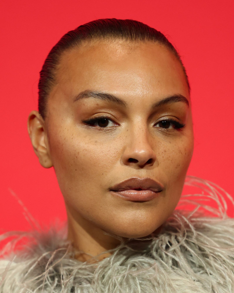 Paloma Elsesser with toasty makeup on the red carpet