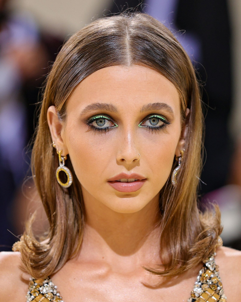 Emma Chamberlain with colorful chrome liner on the red carpet