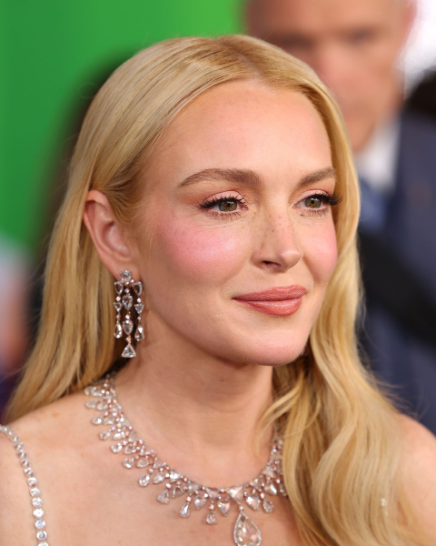 Lindsay Lohan with cloud blush on the red carpet